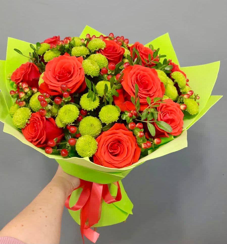 Букет цветов из: Хризантемы и Розы в Вязовой