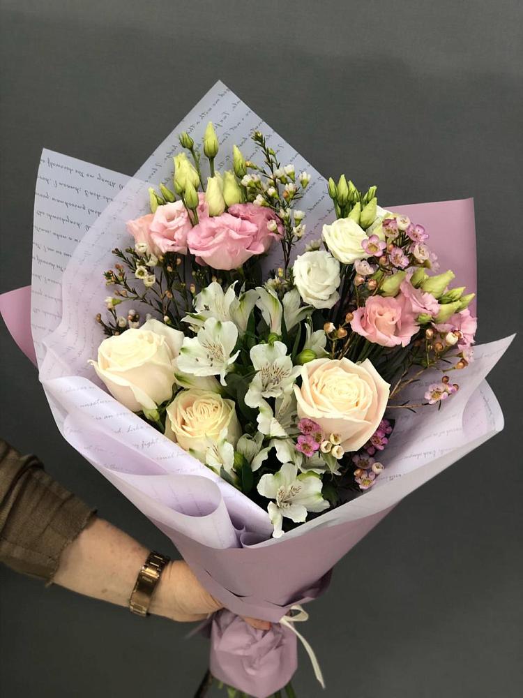 Букет цветов из: Альстромерии, Розы и Лизиантусы в Вязовой