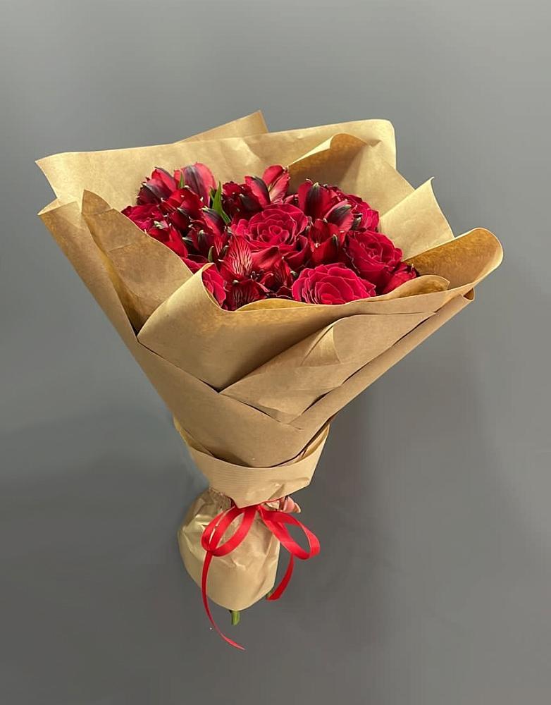 Букет цветов из: Альстромерии и Розы в Вязовой