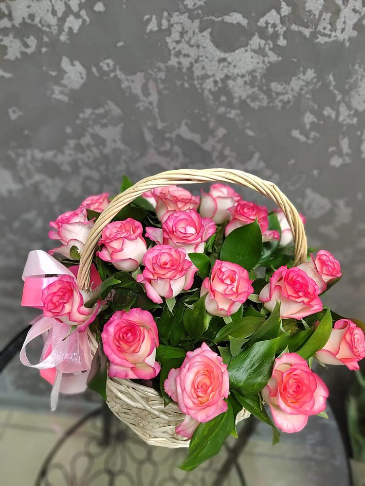 Цветочная композиция из Розы в корзине в Вязовой