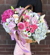 Композиция солнечный день в Вязовой Цветочная композиция из Розы, Хризантемы, Пионы и Лизиантусы в корзине в Вязовой
