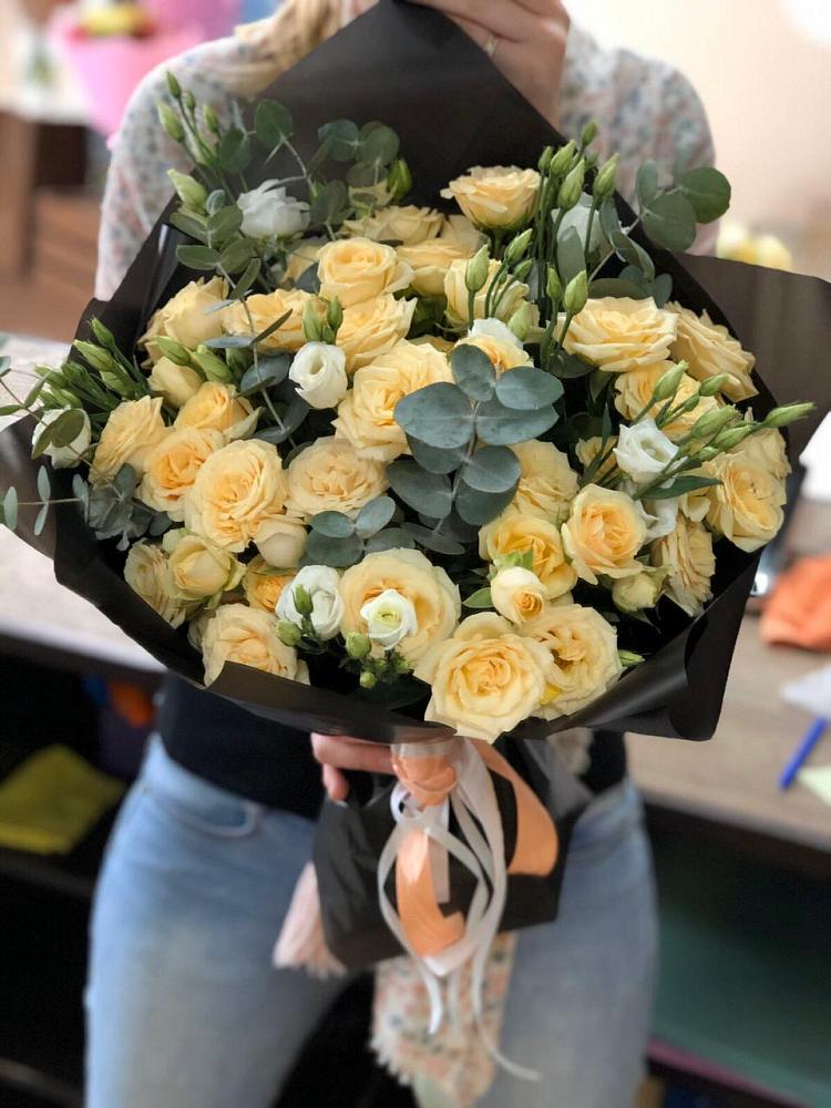 Букет цветов из: Розы и Лизиантусы в Вязовой