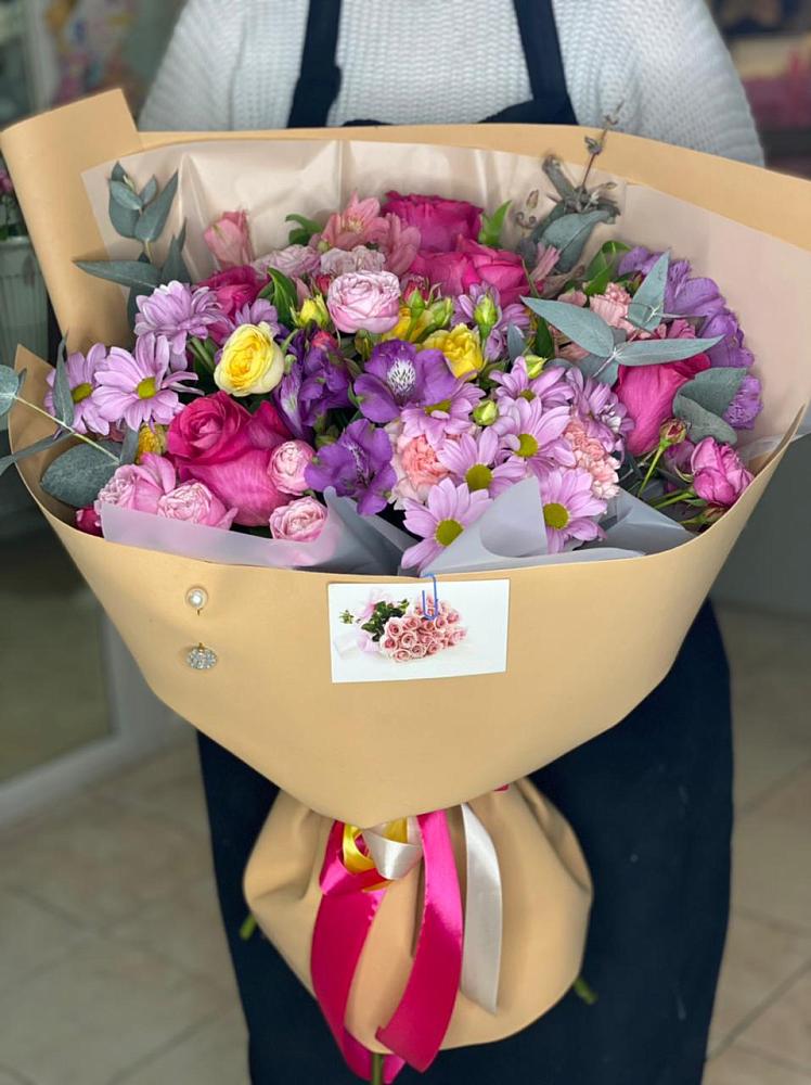 Букет цветов из: Хризантемы, Гвоздики и Альстромерии в Вязовой