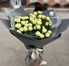 Букет Белые кустовые розы Солинеро в Вязовой