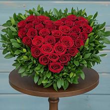 Цветочная композиция из Розы в виде сердца в Вязовой