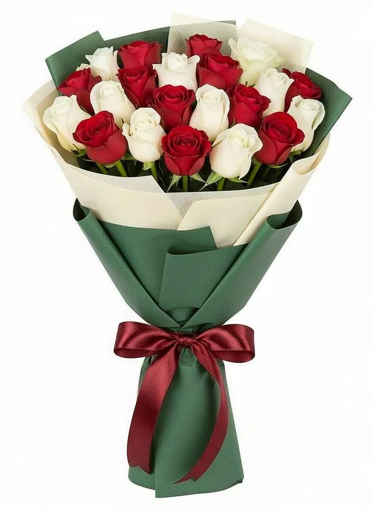 Букет Микс из красных и белых роз в Вязовой