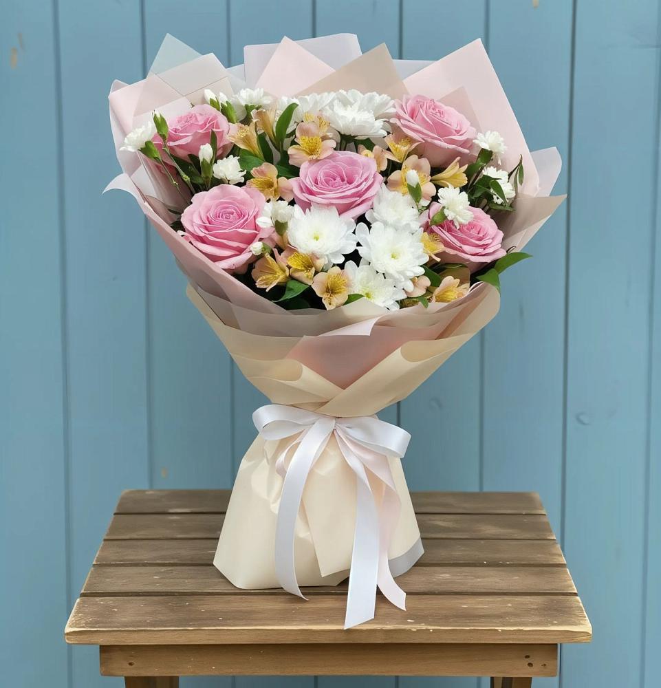 Букет цветов из: Гвоздики, Орхидеи и Розы в Вязовой