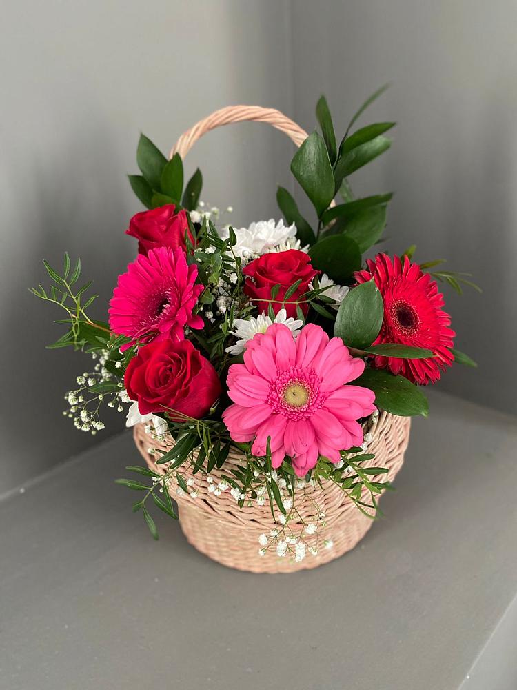 Цветочная композиция из Розы, Хризантемы и Герберы в корзине в Вязовой