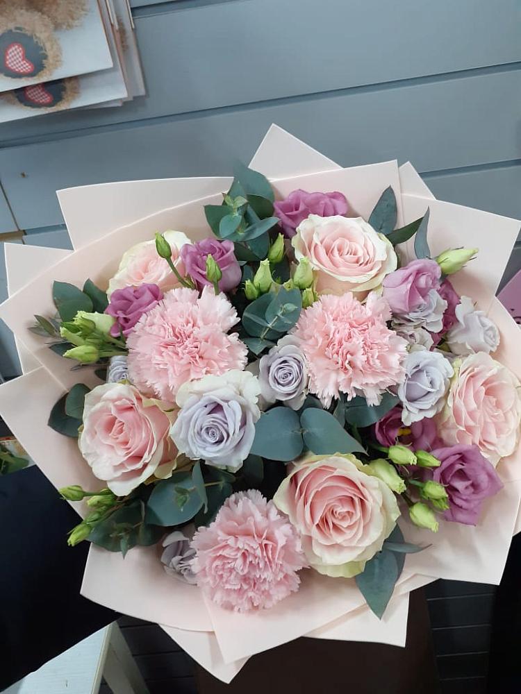 Букет цветов из: Розы, Гвоздики и Лизиантусы в Вязовой