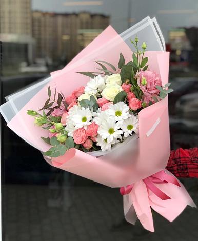 Букет цветов из: Розы, Лизиантусы и Хризантемы в Вязовой