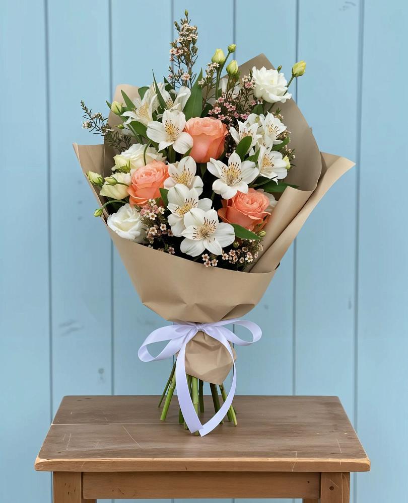 Букет цветов из: Альстромерии, Лизиантусы, Розы и Хризантемы в Вязовой