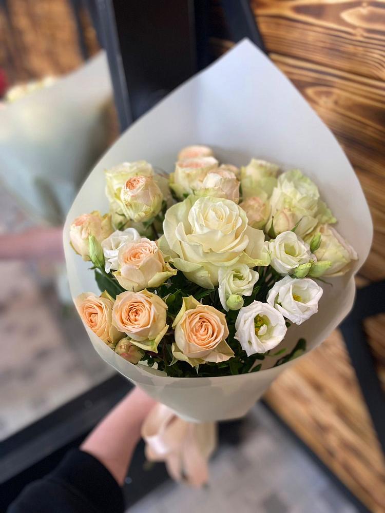 Букет цветов из: Розы и Лизиантусы в Вязовой