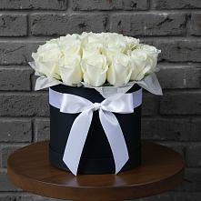 Цветочная композиция из Розы в шляпной коробке в Вязовой